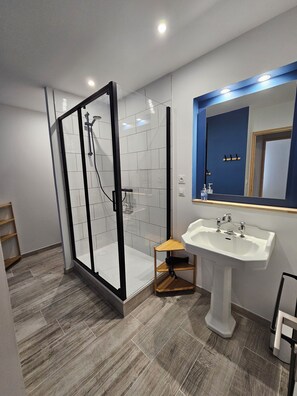 Casa de campo, vistas a la piscina | Baño