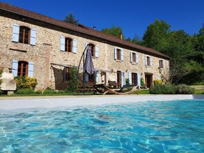 A stone building with a pool in front. - La Souliere (Aubin)