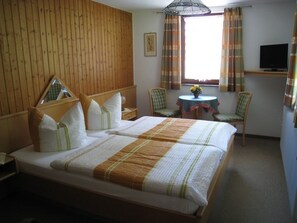 Habitación básica doble | Wifi gratis y ropa de cama