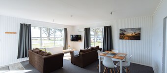 Pounawea Waterfront Motels