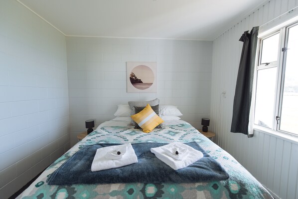 2 bedrooms, iron/ironing board, free cots/infant beds, free WiFi - Pounawea Waterfront Motels (Owaka)
