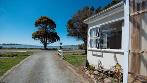 Unclassified image, 4 of 21, button - Pounawea Waterfront House (Owaka)