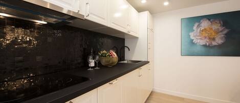 Réfrigérateur, micro-ondes, four, lave-vaisselle