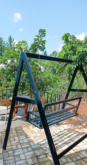 Premium bedding, memory foam beds, individually decorated - Mount Crest Lodge (Ella)