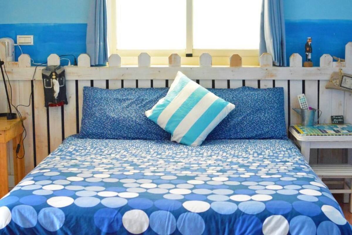 Comfort tweepersoonskamer | Een bureau, verduisterende gordijnen, extra bedden (toeslag)