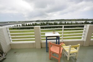 Standard Double Room | Meja, langsir/tirai gelap terus, katil lipat simpan/tambahan 