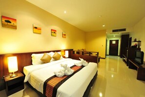 Minibar, caja de seguridad en la habitación y cortinas blackout 