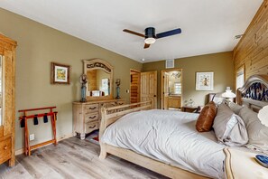 4 bedrooms, iron/ironing board, free internet, bed sheets
