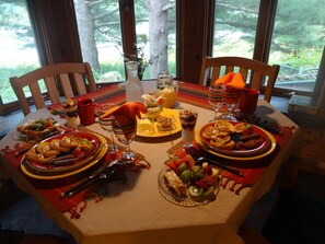 Dining - FOREST GARDENS GETAWAY B&B (Watersmeet)