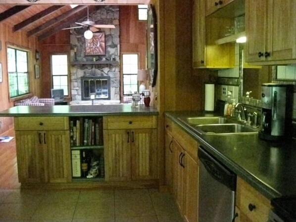 Fridge, microwave, oven, stovetop - A Secluded Cabin on a Babbling Brook (Hiawassee)