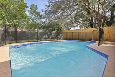 3BR Pool Home by Tom Well IG - 4204E98A