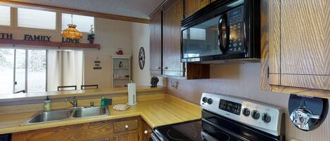 Geladeira, micro-ondas, fogão, cooktop