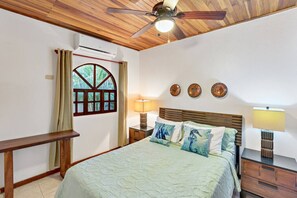 2 slaapkamers, een strijkplank/strijkijzer, gratis wifi, beddengoed