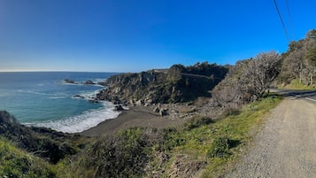 Una playa cerca