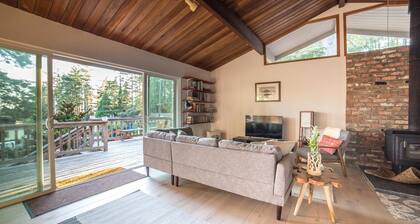 Mar a Vista: Cozy Coastal Cottage with Modern Amenities