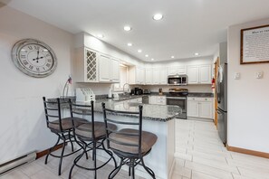 冰箱、微波炉、烤箱、炉灶