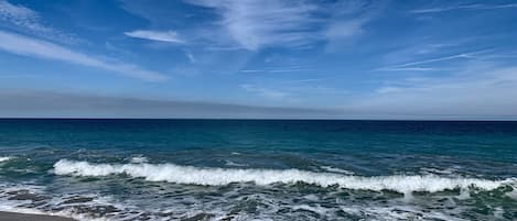Beach nearby, sun-loungers, beach towels