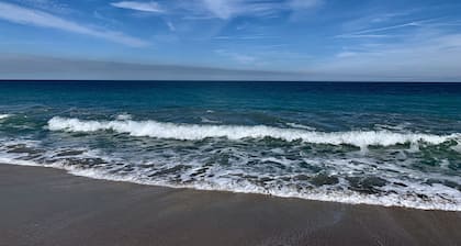 Hermosa casa de 3 dormitorios y 2 baños con piscina privada climatizada. Capacidad para 6 a 8