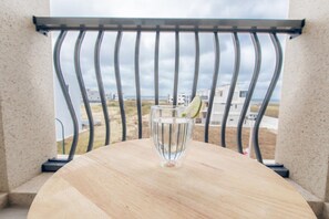 Superior tweepersoonskamer, balkon | Luxe beddengoed, bedden met traagschuimmatrassen