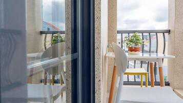 Superior Twin Room, Balcony | Reception