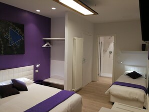 Triple Room (Violet) | Premium bedding, down comforters, memory foam beds - B&B Suite Color Verona (Verona)