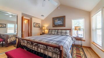 3 bedrooms, iron/ironing board, travel crib, free WiFi