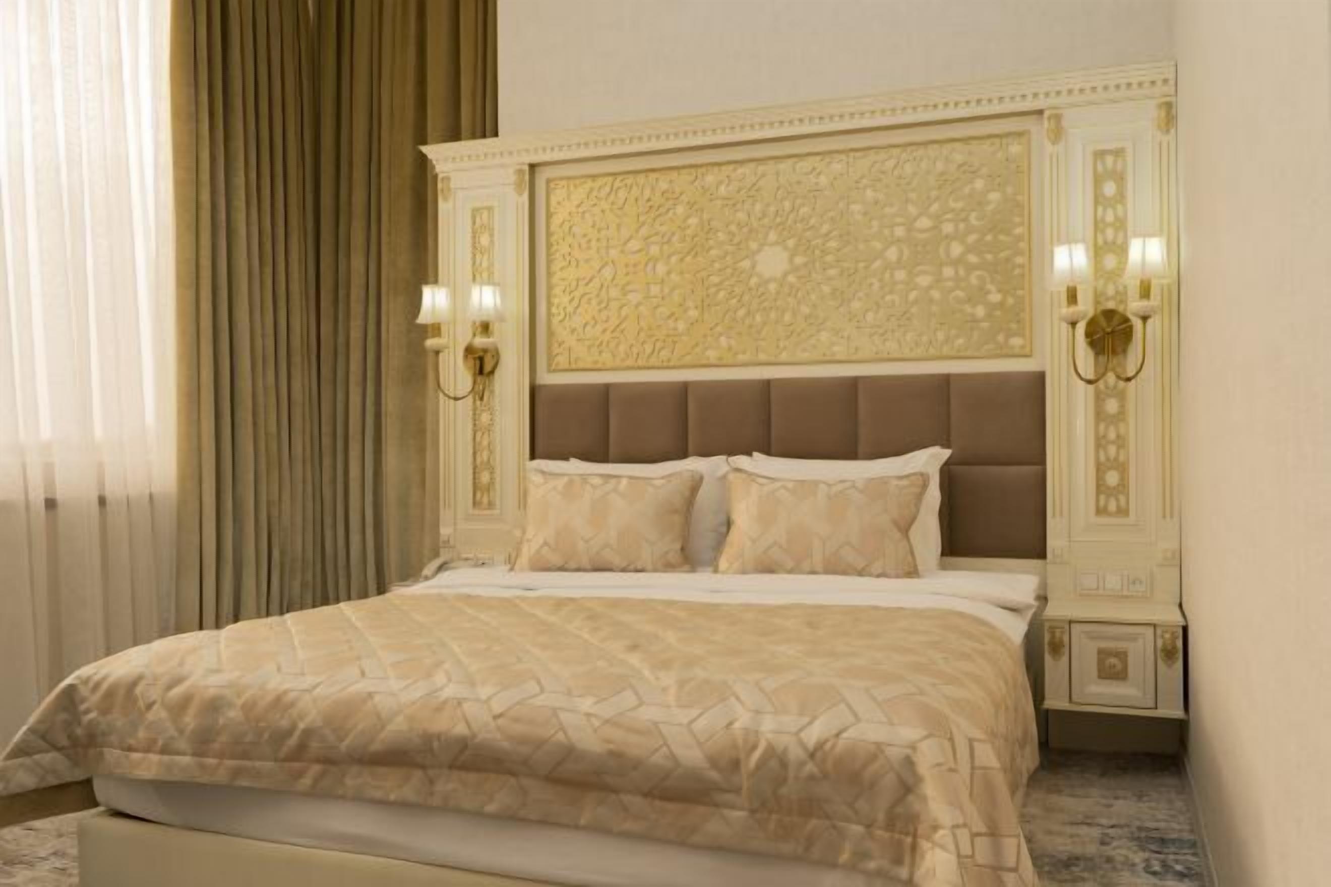 Sengetøy av topp kvalitet, minibar, safe på rommet og blendingsgardiner