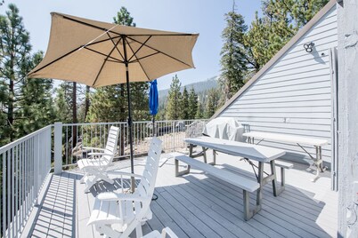3BR Huntington Lake condo with mountain views, WiFi, 2 decks, private W/D