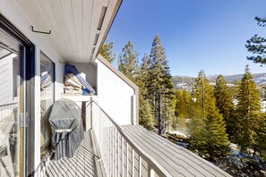 Property grounds - 3BR Huntington Lake Condo w/ mountain views, 2 decks, WiFi, & private W/D (Lakeshore)