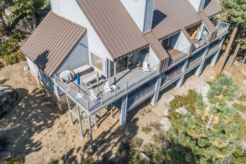 3BR Huntington Lake Condo w/ mountain views, 2 decks, WiFi, & private W/D