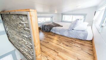 2 bedrooms, bed sheets