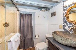Shower - Tiny House Molly in downtown Leadville (Leadville)