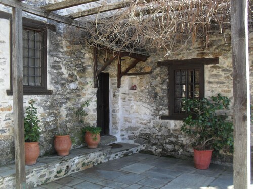 Traditional Guest Home Dimou