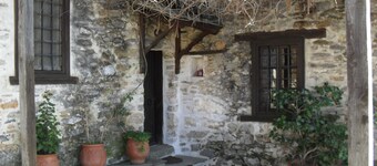 Traditional Guest Home Dimou