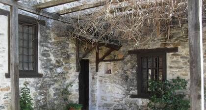 Traditional Guest Home Dimou