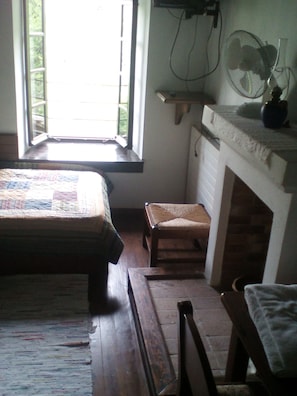 House | 4 bedrooms, iron/ironing board, bed sheets