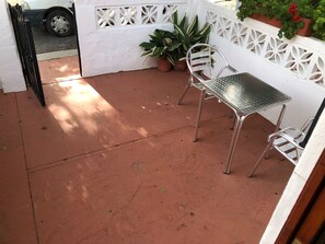 Bungalow, 1 soverom, delt bad | Terrasse/patio