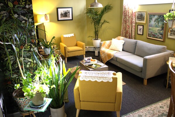 Smart TV, books, music library, offices