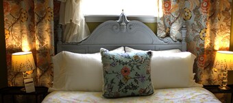 Taylor's Pharmacy Guesthouse 