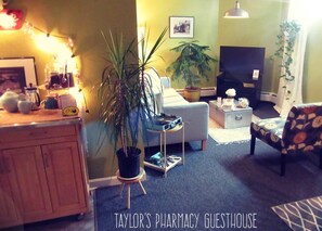 TV connectée, livres, médiathèque, espaces bureaux