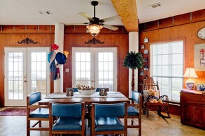 Dining - Grand Lagoon Waterfront Home that sleeps 10! Military discounts available. (Pensacola)