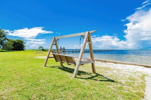 Waterfront Home en Grand Lagoon!