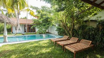 Kolam renang outdoor