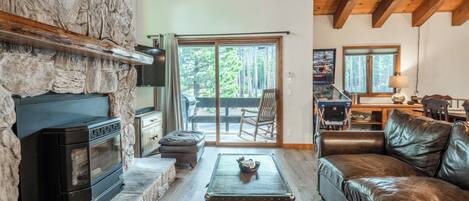 Smart TV, lareira, videogames, DVD player