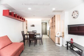 Studio, 1 Double Bed, Non Smoking | Bathroom | Shower, free toiletries, hair dryer, slippers - Taipei Cozy Studio (Taipei)