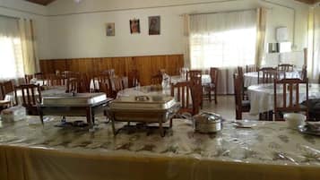 Free daily English breakfast