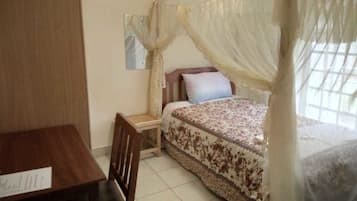 Single Room | In-room safe, iron/ironing board, bed sheets