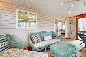 Smart TV, caminetto, videogiochi, lettore DVD