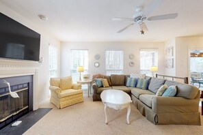 スマートテレビ、暖炉、テレビゲーム、DVD プレーヤー