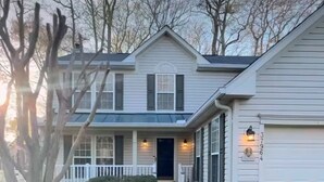Exterior - Free Daily Activities, Bikes,Grill, Pool&Tennis, BHChairs, 5 MINUTES from Beach! (Ocean View)